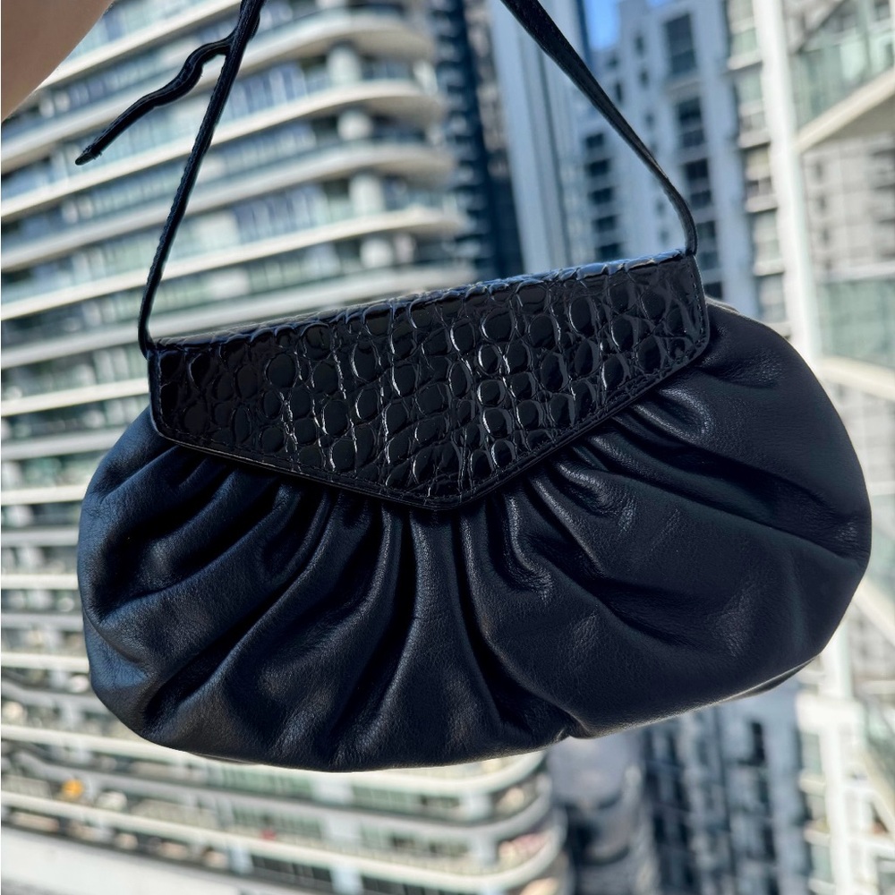 Elegant Black Croc-Embossed Women's Bag